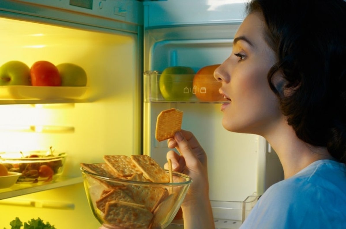 ways-to-curb-late-night-snacking